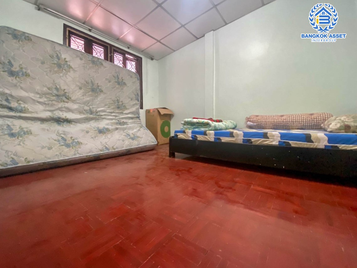 *****ทาวน์เฮ้าส์มือสอง ม.บดินทรรักษา2 คู้บอน เนื้อที่กว้าง 23.70 ตร.ว. ฟังก์ชัน 3 ห้องนอน 2 ห้องน้ำ 1 ที่จอดรถ ภายในสภาพสวย พร้อมเข้าอยู่ โครงการตั้งบนทำเลดี เชื่อมต่อถนนคู้บอน ใกล้รถไฟฟ้าสายสีเขียว "สถานีวัดพระศรีมหาธาตุ" และจุดขึ้นทางด่วน "จตุโชติ" จองเลย